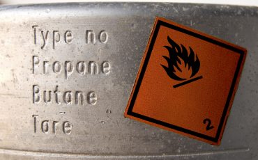 En skylt som varnar brandfarligt innehåll
